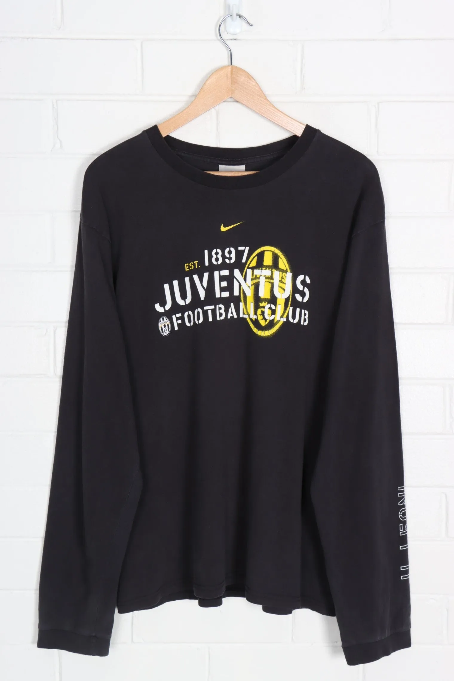 NIKE Centre Swoosh Juventus Football Club Long Sleeve Tee (L)